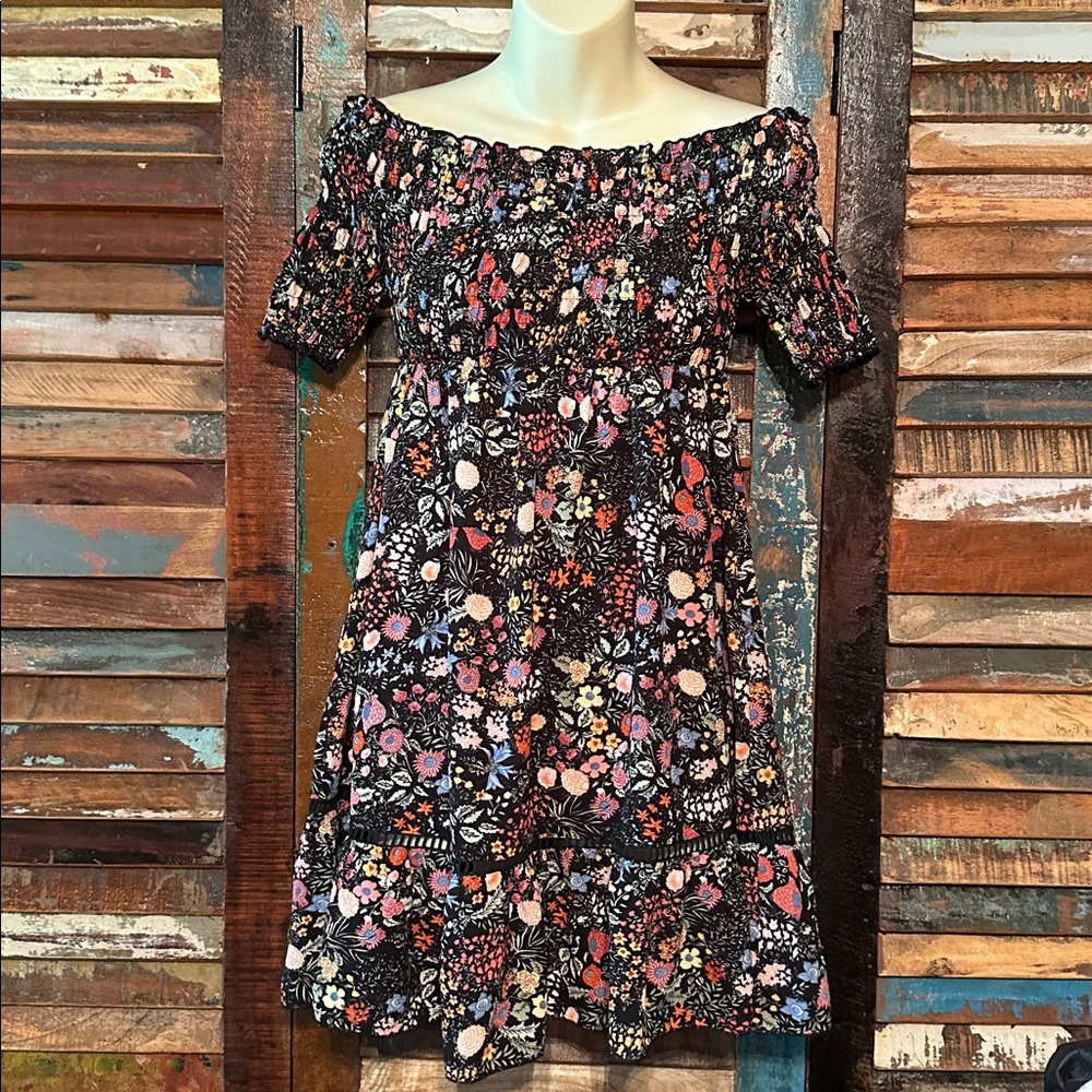 🚨SALE🚨Easel Floral Off the shoulder dress with ruffled hem